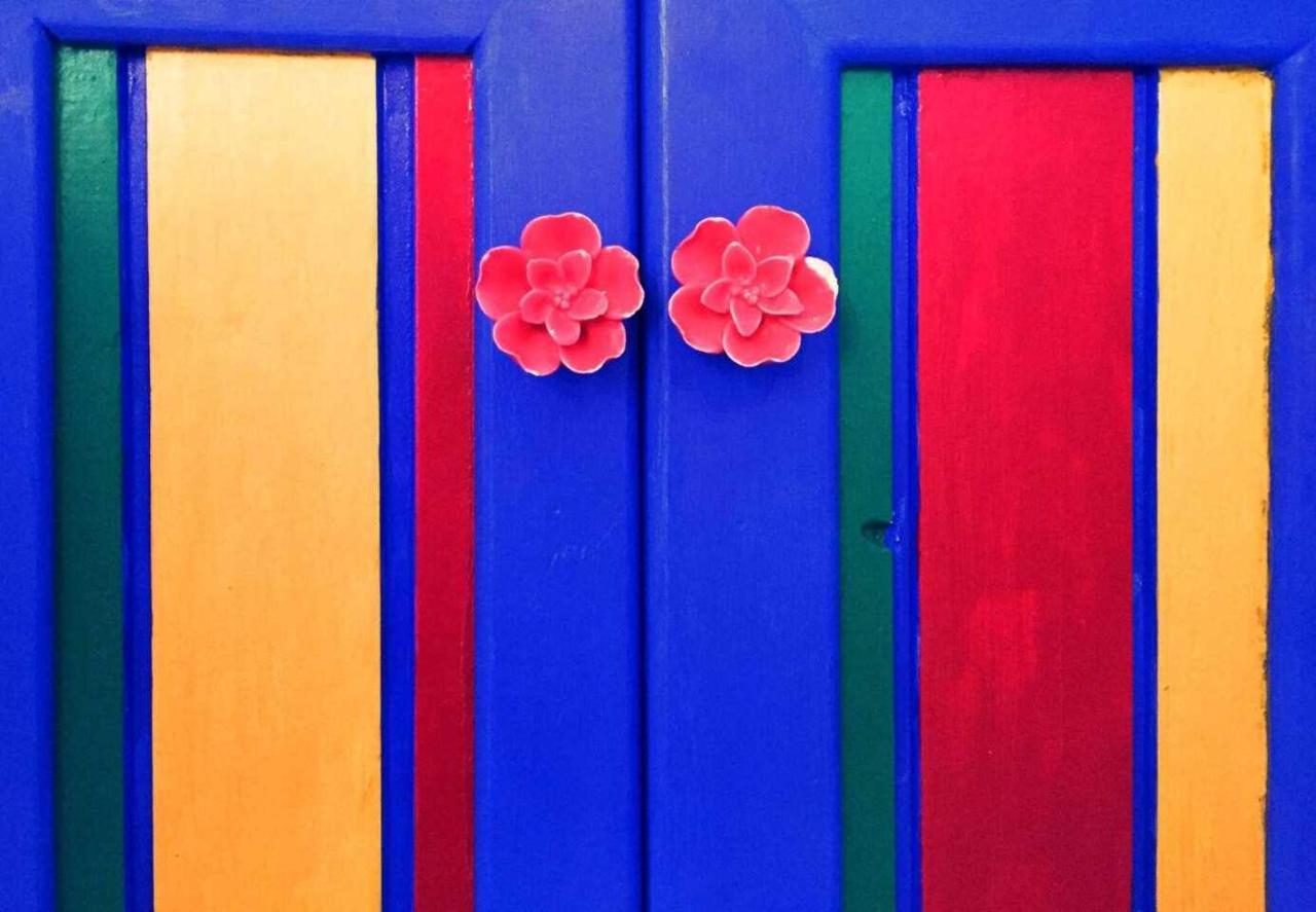 コニル・デ・ラ・フロンテラEl Mundo De Frida Parking Y Terrazaアパートメント エクステリア 写真