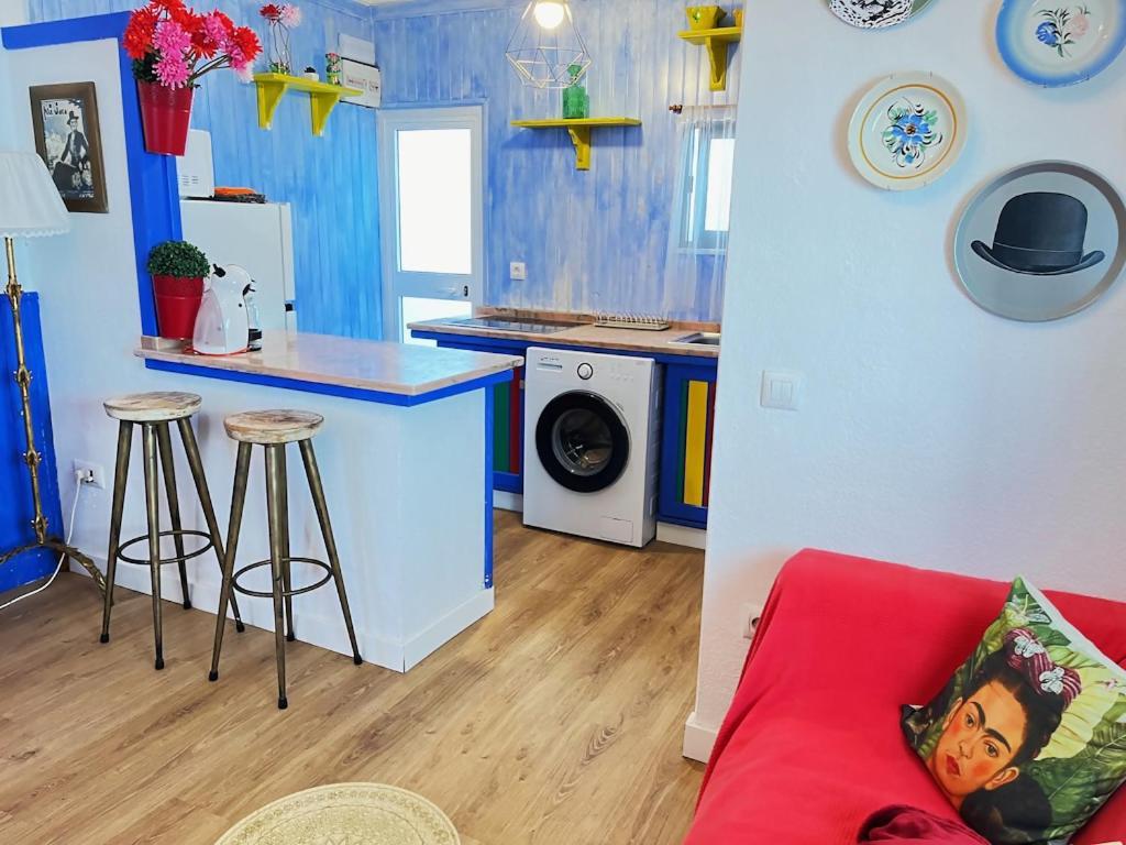 コニル・デ・ラ・フロンテラEl Mundo De Frida Parking Y Terrazaアパートメント エクステリア 写真